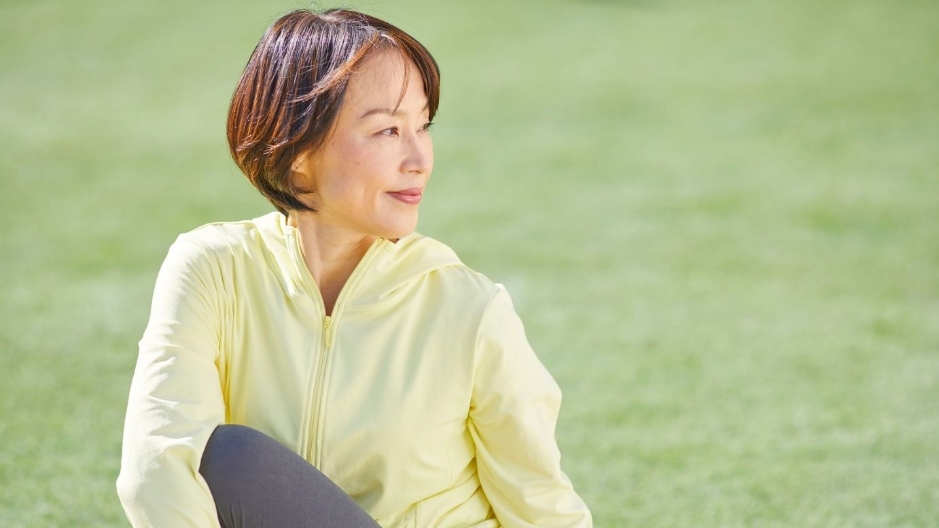 ストレッチしている女性